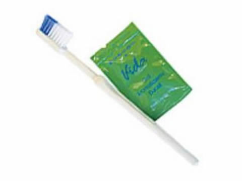 HIGIENE BUCAL - CREME DENTAL SACHE 4G E 1 ESCOVA